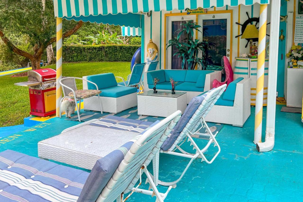Pams Mermaid House With Riverfront Yard And Lanai! Lägenhet Weeki Wachee Exteriör bild