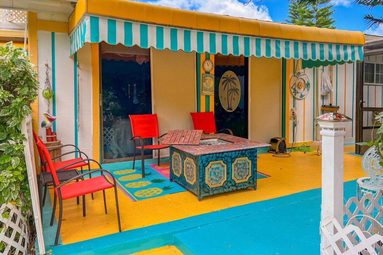 Pams Mermaid House With Riverfront Yard And Lanai! Lägenhet Weeki Wachee Exteriör bild