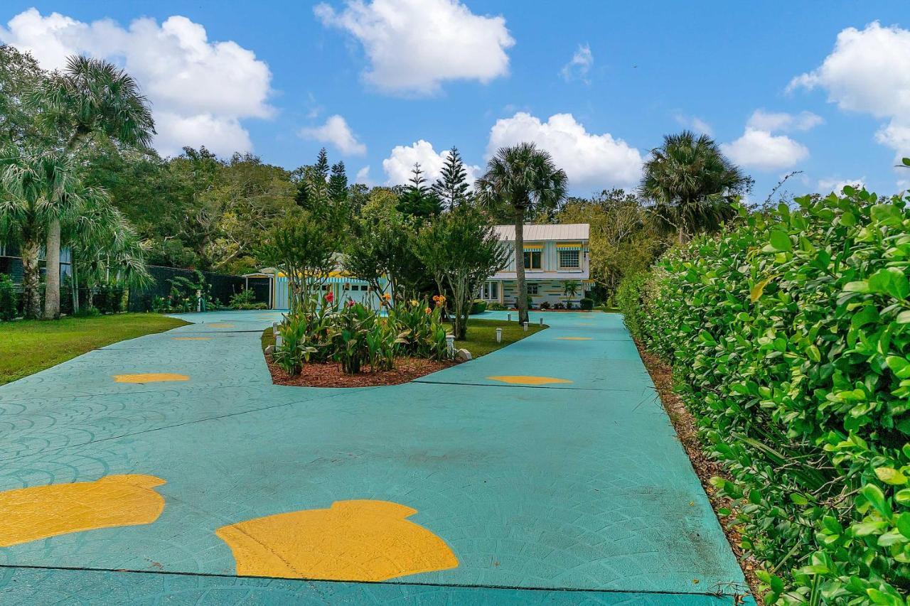 Pams Mermaid House With Riverfront Yard And Lanai! Lägenhet Weeki Wachee Exteriör bild